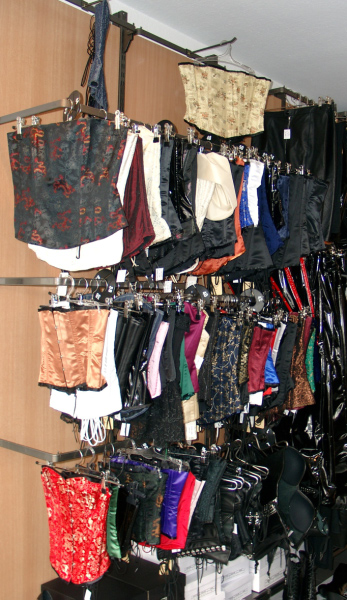 laden-innen-3-Korsetts_bearbeitet-1