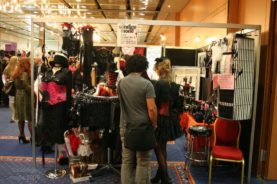 suendige-mode-fetish-evolution-2009-001