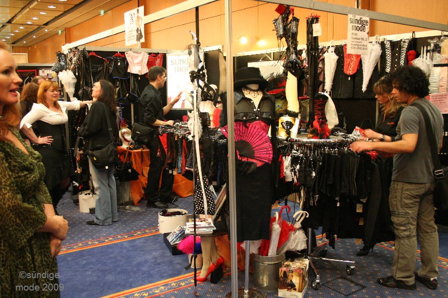 suendige-mode-fetish-evolution-2009-002