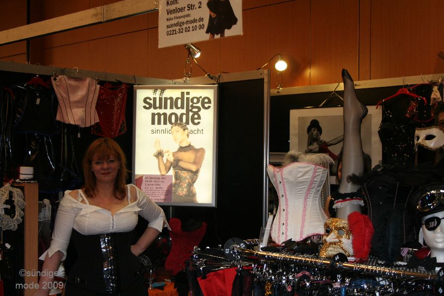 suendige-mode-fetish-evolution-2009-006