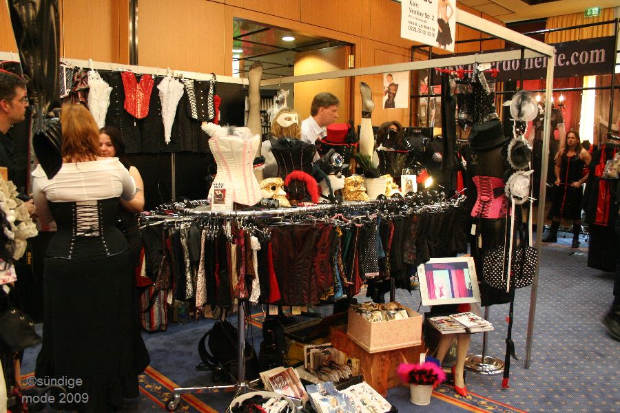 suendige-mode-fetish-evolution-2009-009