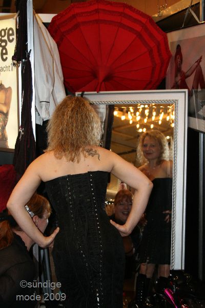 suendige-mode-fetish-evolution-2009-026